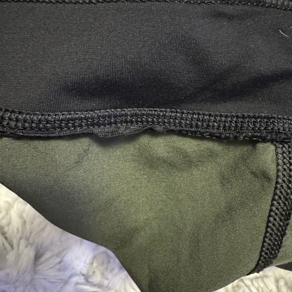 Lululemon shortie shorts green camo - Picture 6 of 6